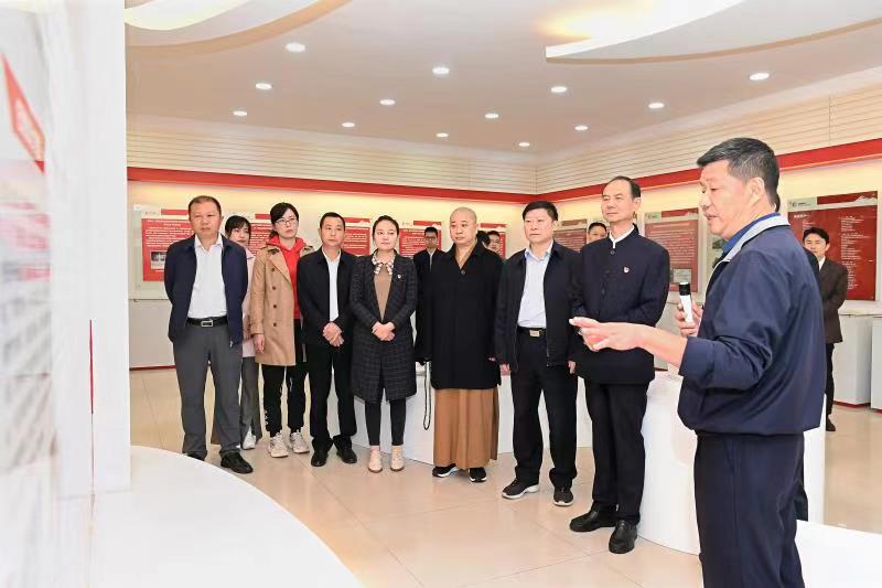 福建省人大常委會(huì)黨組書(shū)記、副主任雷春美和全國(guó)人大代表到順昌虹潤(rùn)等地調(diào)研